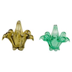 Murano, Italie. Deux paniers en verre d'art. Verre soufflé à la bouche dans des teintes vertes.