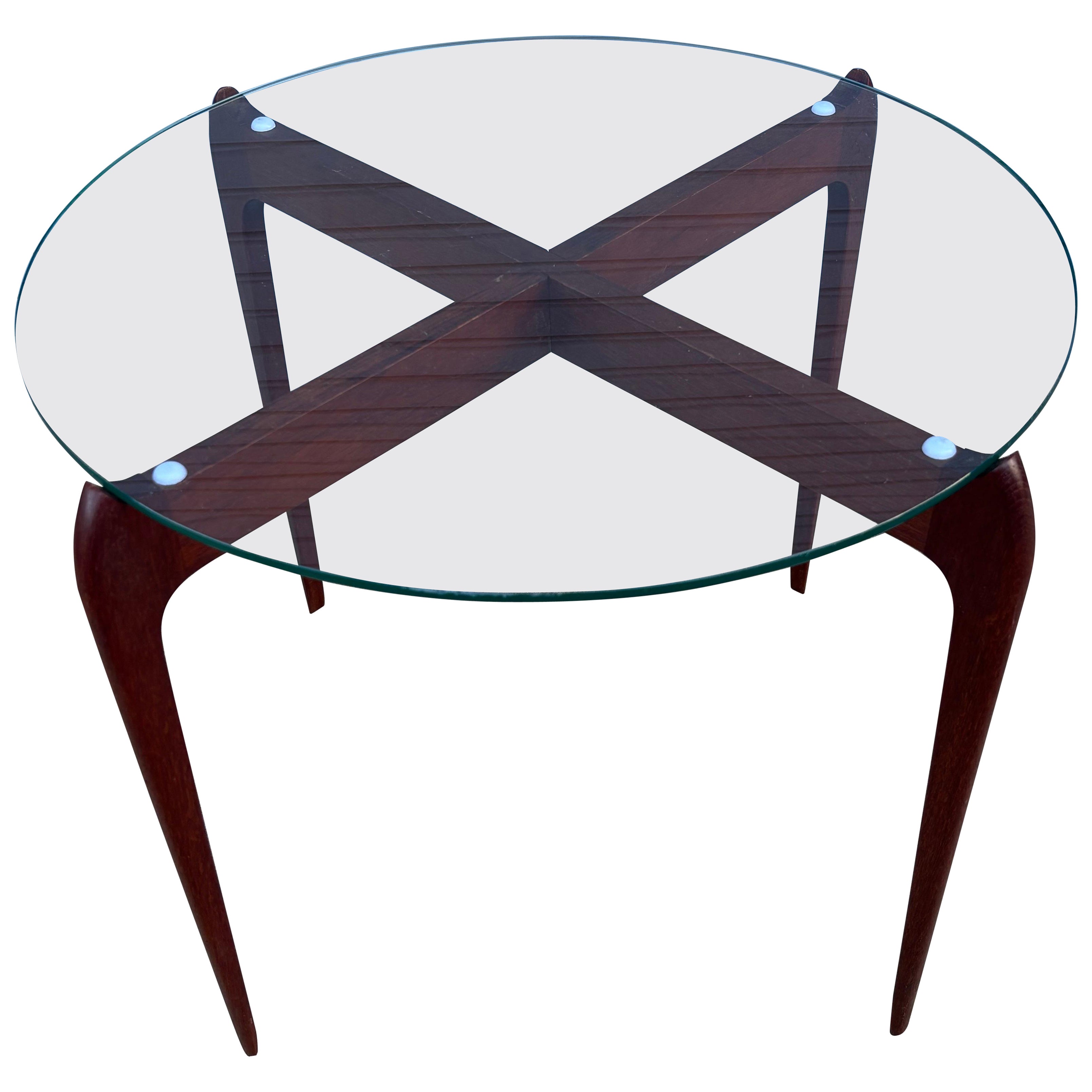 Dänischer Teakholz-Cocktail-Tisch im Stil von Fritz hansen im Angebot