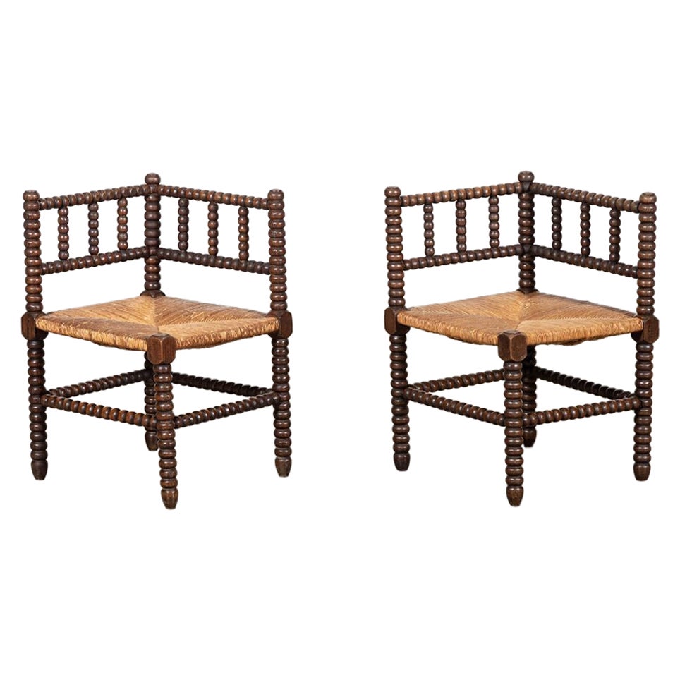 Paire de chaises d'angle en chêne anglais du XIXe siècle