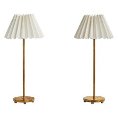 Falkenbergs Belysning, lampes de bureau, laiton, tissu, Suède, années 1960