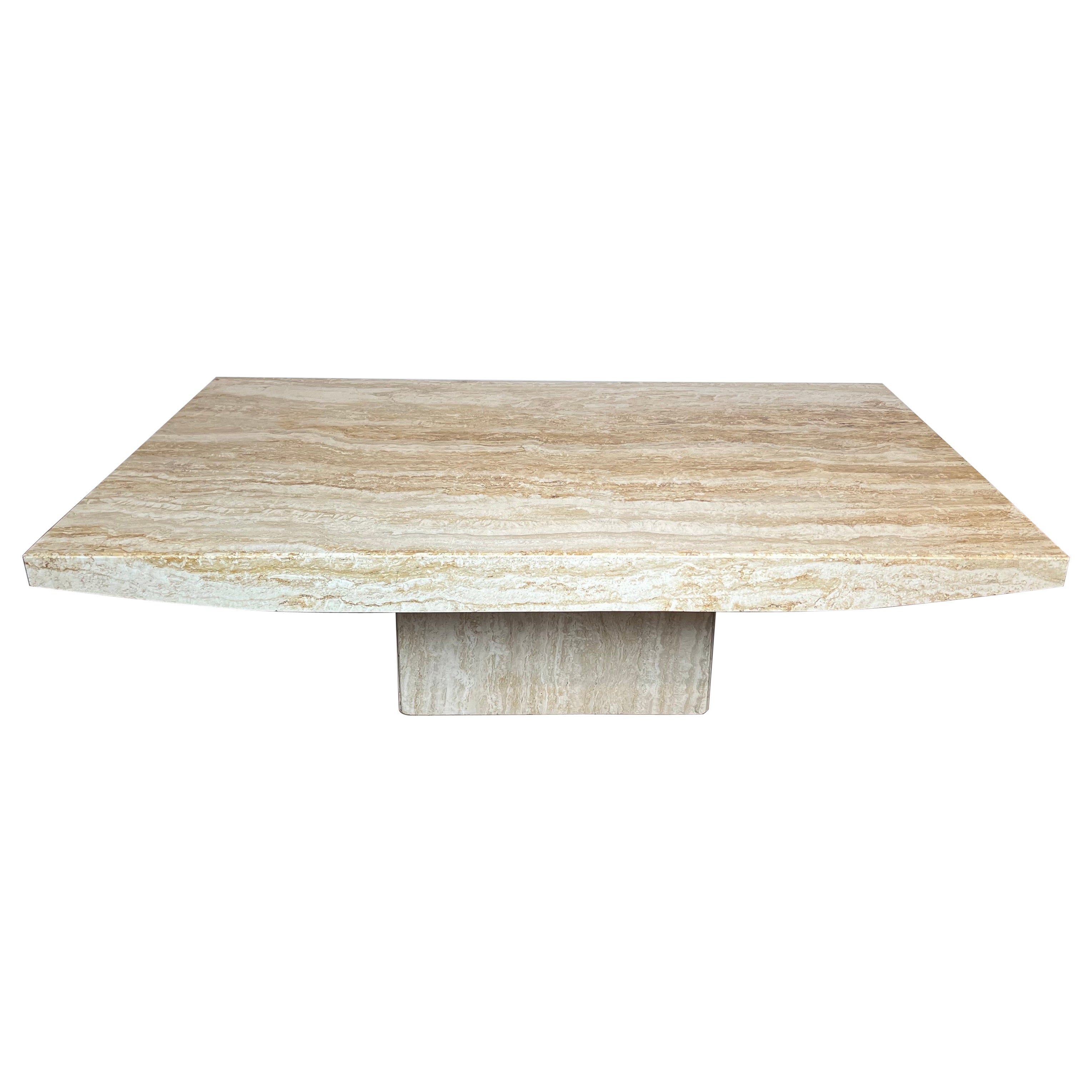 Design Travertin Couchtisch. Italienische Arbeiten von Stone international. CIRCA 1980 im Angebot