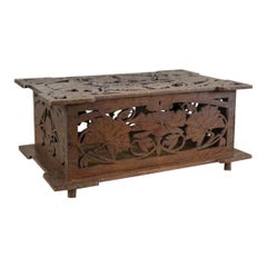 Scatola portagioie in Oak intagliata dei primi del Novecento