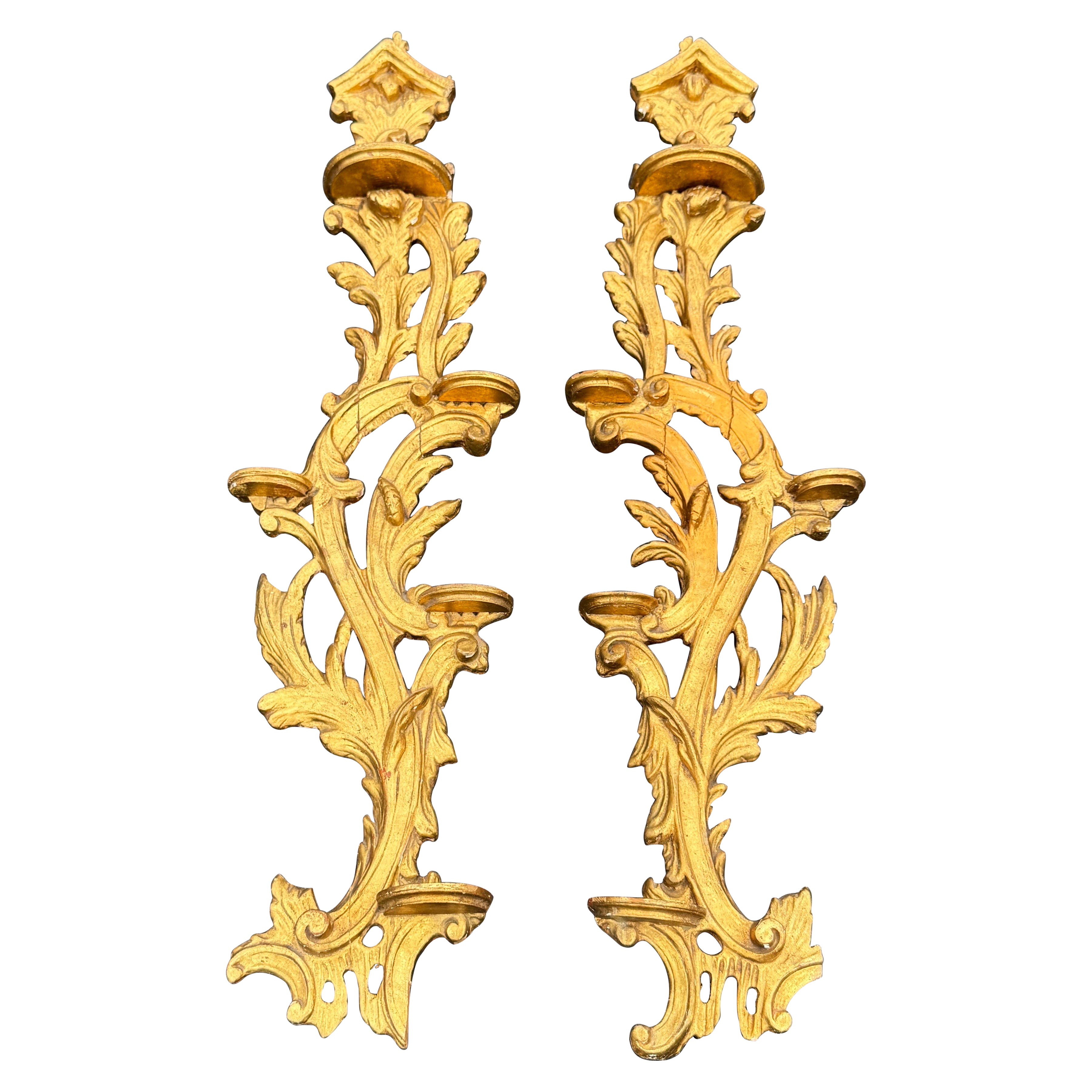 Pareja de estanterías murales de fragmentos de madera dorada italiana en venta