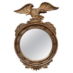 Miroir convexe en bois doré de l'aigle, de style fédéral américain, d'époque