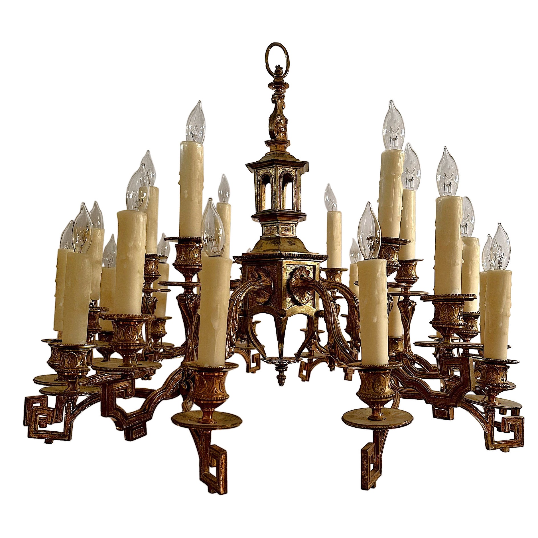 Lustre d' Ore 24 feux de Chinoiserie française ancienne en bronze, vers 1890.