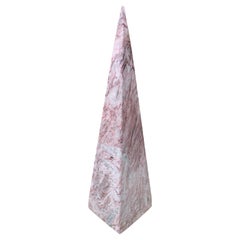 Obelisco neoclassico Grand Tour in marmo massiccio rosa e crema