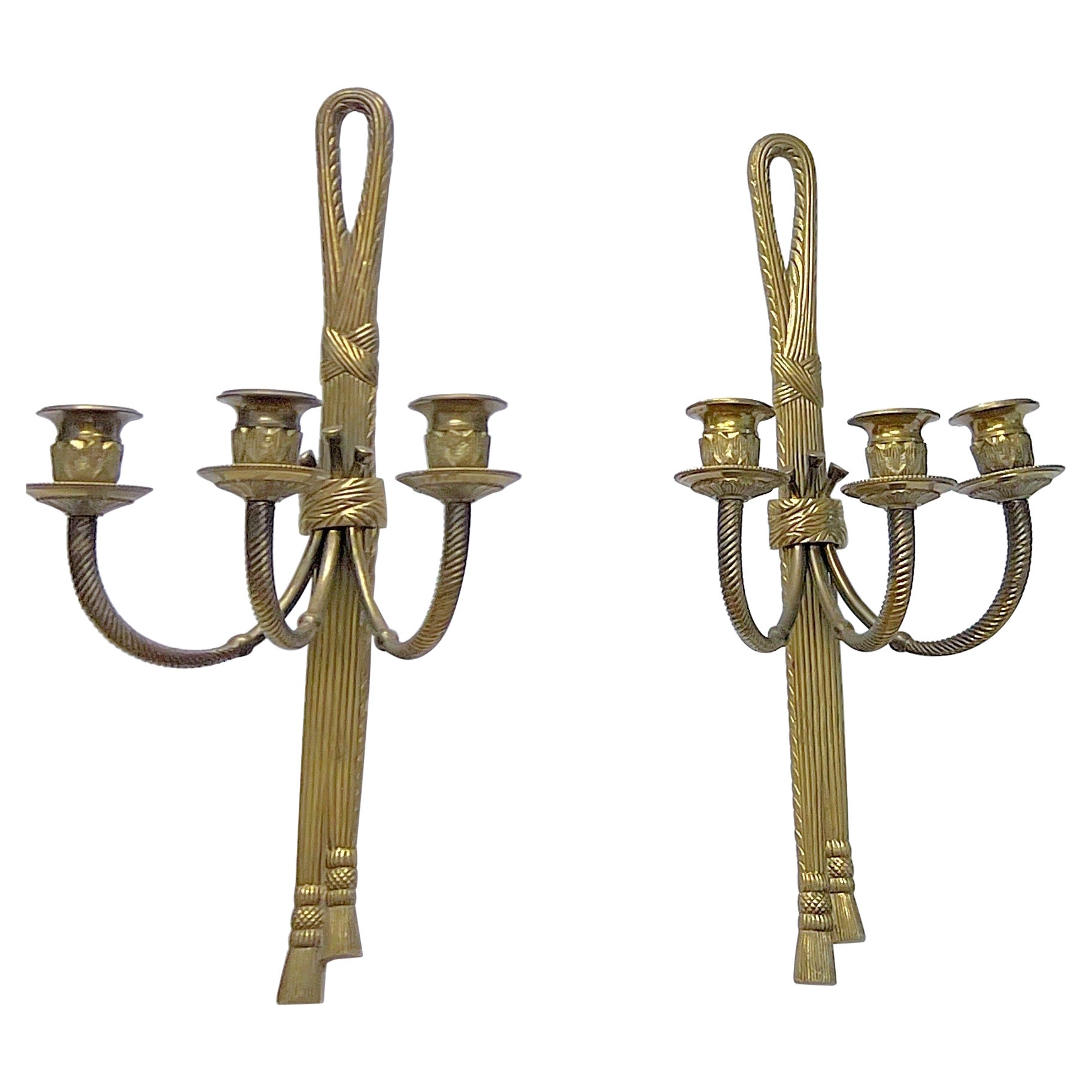 Pareja de candelabros de pared de estilo Luis XVI del siglo XIX con nudos y adornos de borlas en venta