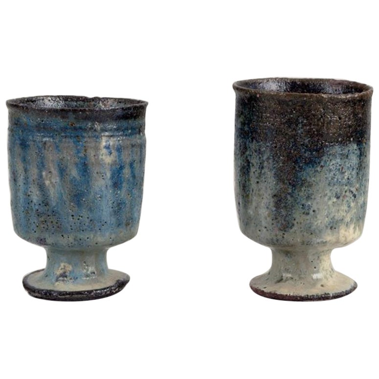 Gutte Eriksen, Danemark. Deux tasses en céramique en technique raku.