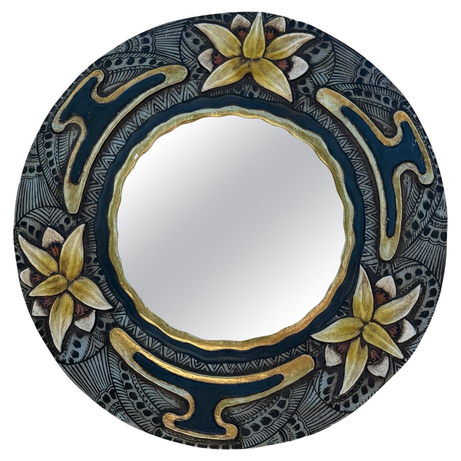 Miroir vintage dans un cadre en bois avec motif floral en vente