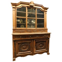Antique Buffet sideboard, in richly carved walnut with glass doors, Italy