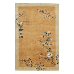 Rug & Kilim's Chinese Art Deco Style Rug in Gold with Floral Patterns (tapis chinois de style art déco avec motifs floraux)