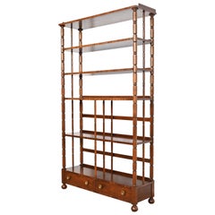 Étagère, librería o mueble alto de palisandro tallado de la Regencia inglesa de Baker Furniture