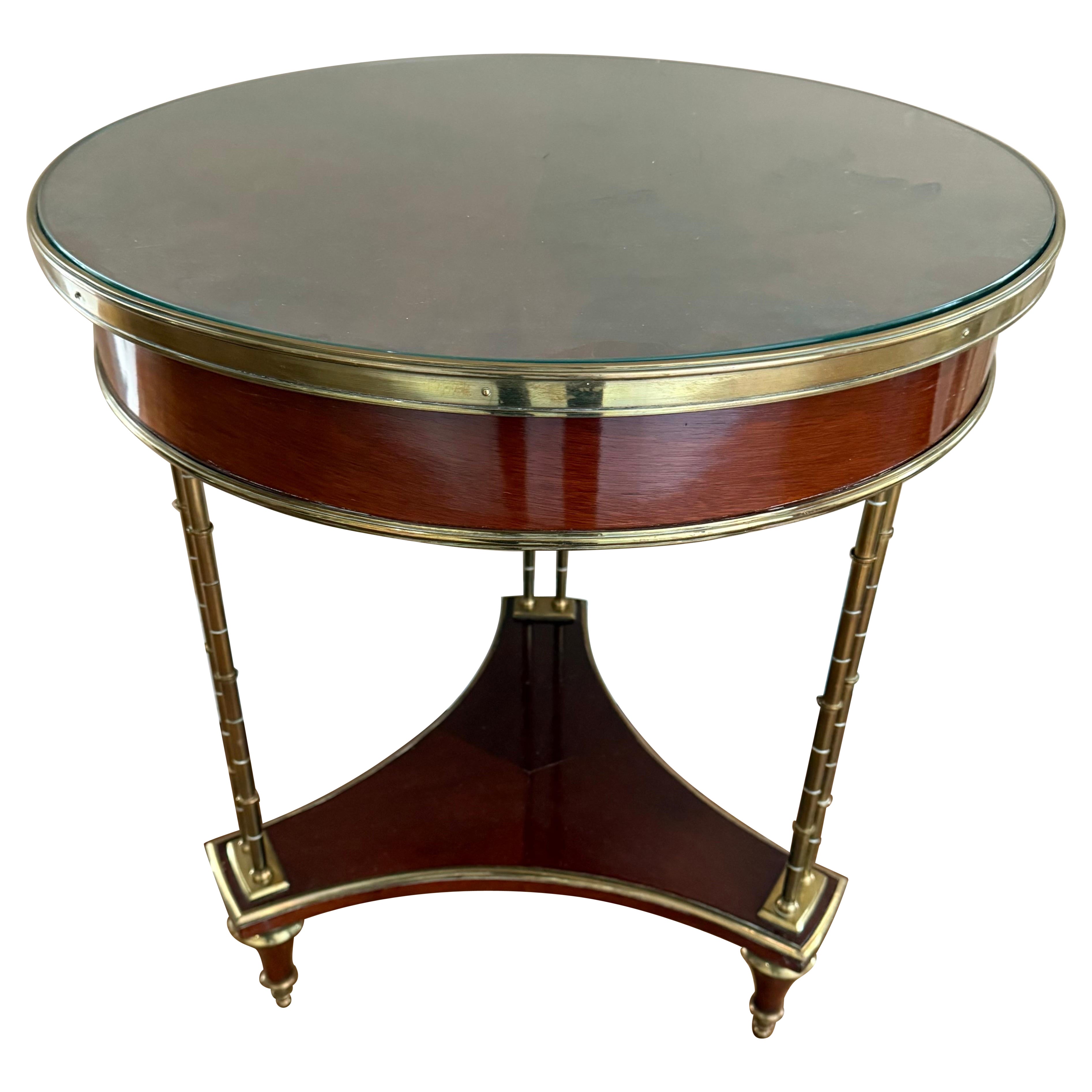 Table Bouilliote ronde en acajou avec base en laiton imitation bambou en vente