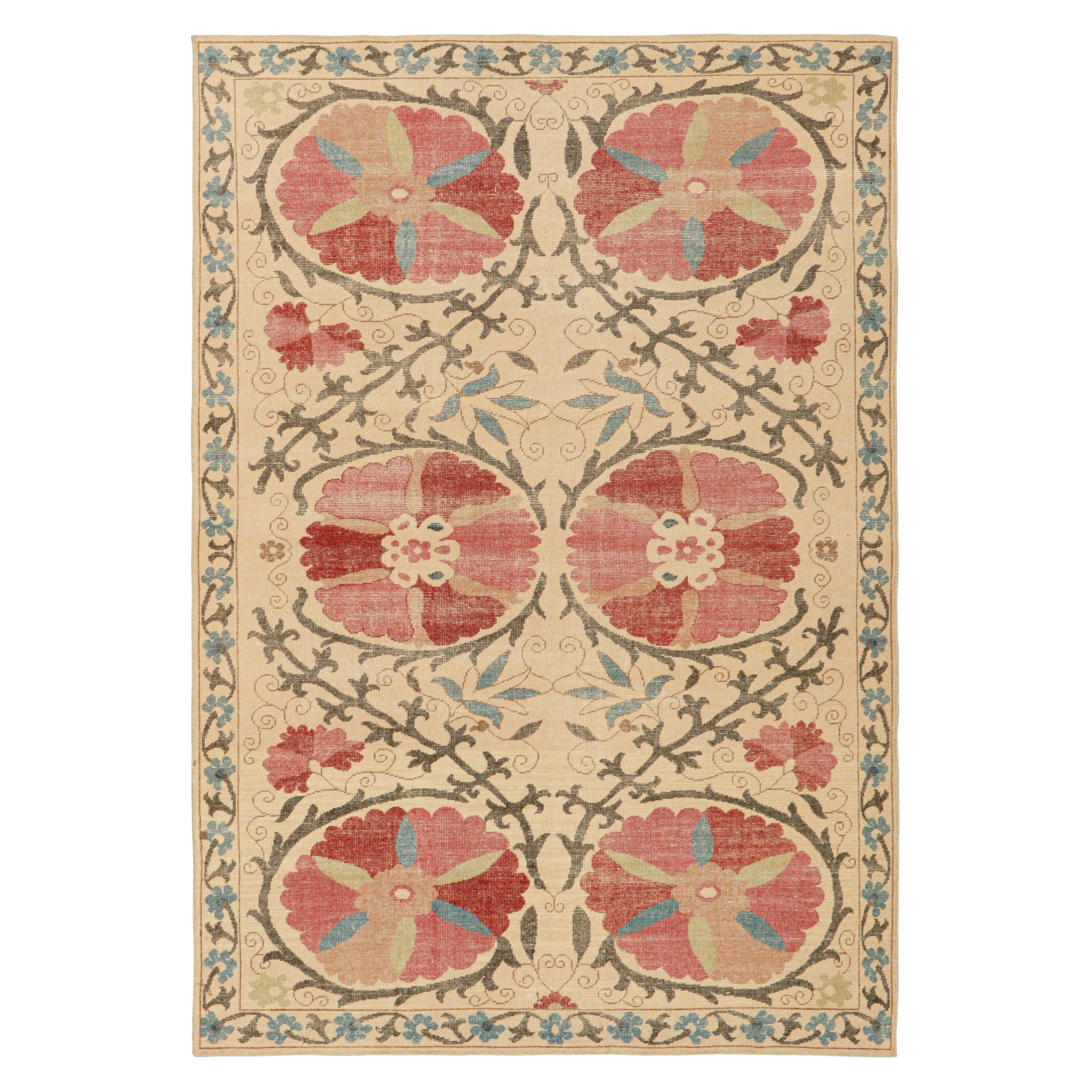 Alfombra estilo Suzani de Rug & Kilim en beige con medallones florales