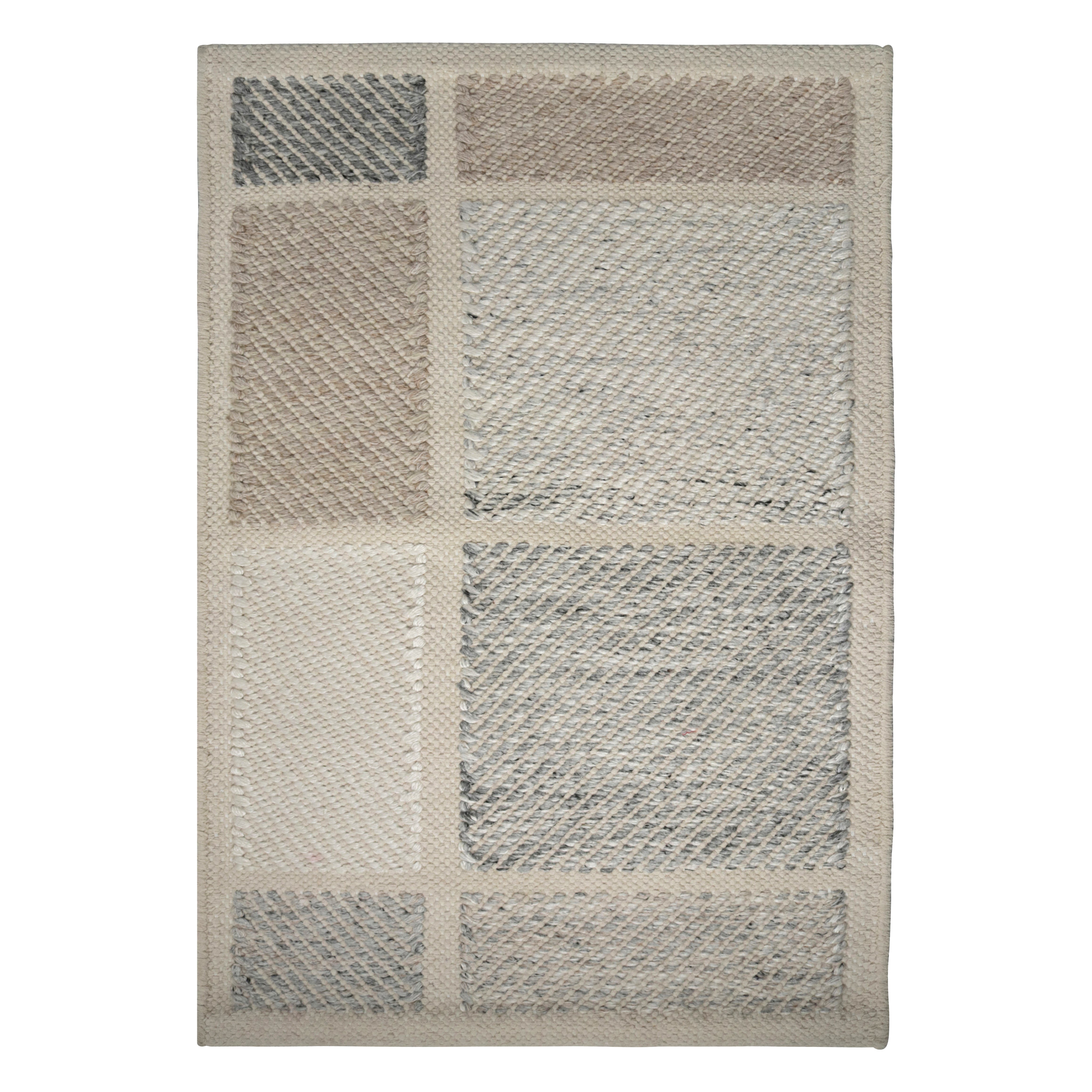 Muestra de alfombra personalizada de estilo escandinavo de Rug & Kilim, blanca con dibujo geométrico