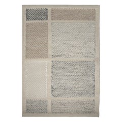 Muestra de alfombra personalizada de estilo escandinavo de Rug & Kilim, blanca con dibujo geométrico