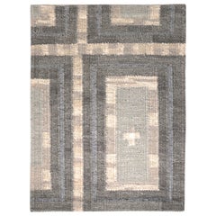 Rug & Kilim's Scandinavian Style Custom Rug Sample with Gray Geometric Patterns (échantillon de tapis sur mesure de style scandinave avec des motifs géométriques gris)