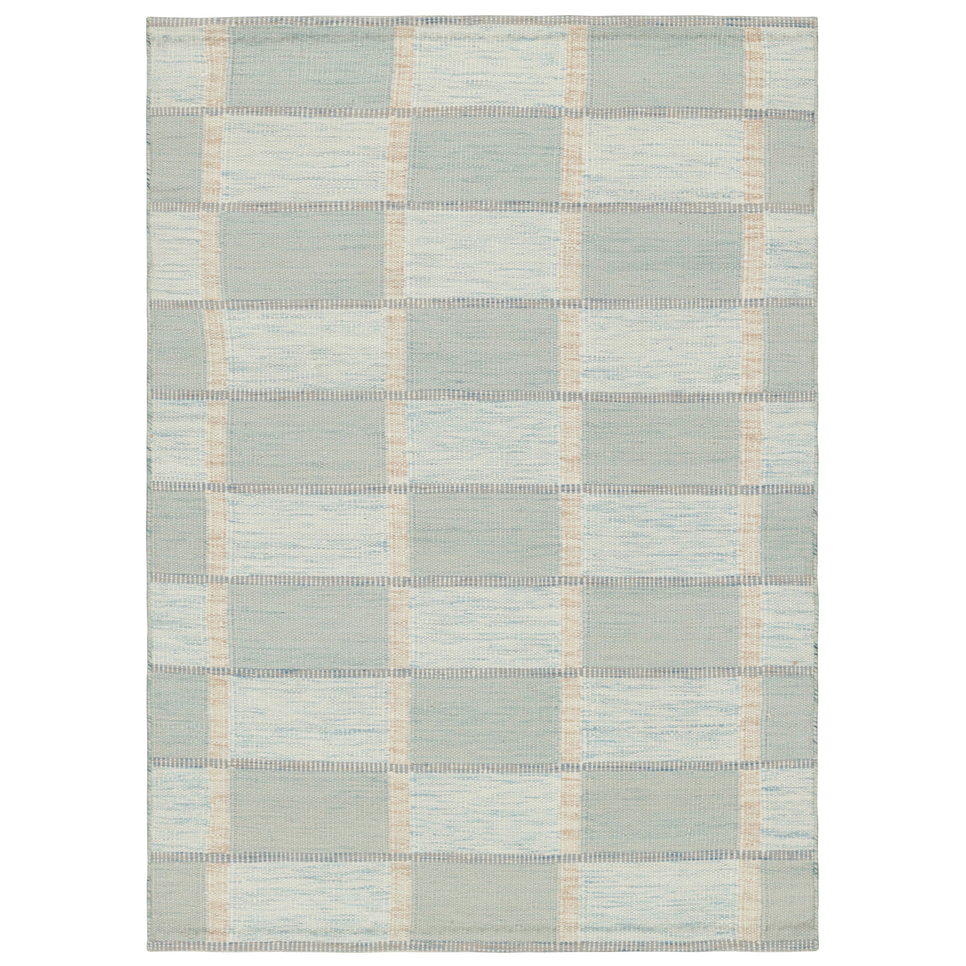 Rug & Kilim's Teppich im skandinavischen Stil mit meerschaumblauen, geometrischen Mustern