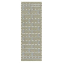 Tapis de style scandinave à motifs géométriques beige, blanc et bleu de Rug & Kilim