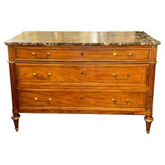 Französische Directoire-Kommode aus Nussbaumholz mit Marmorplatte aus dem 19. Jahrhundert