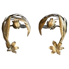 Pareja de apliques con flores doradas