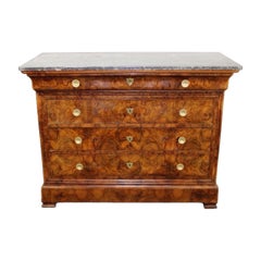 Commode francese del XIX secolo in legno di noce sbavato con marmo di Louis Philippe