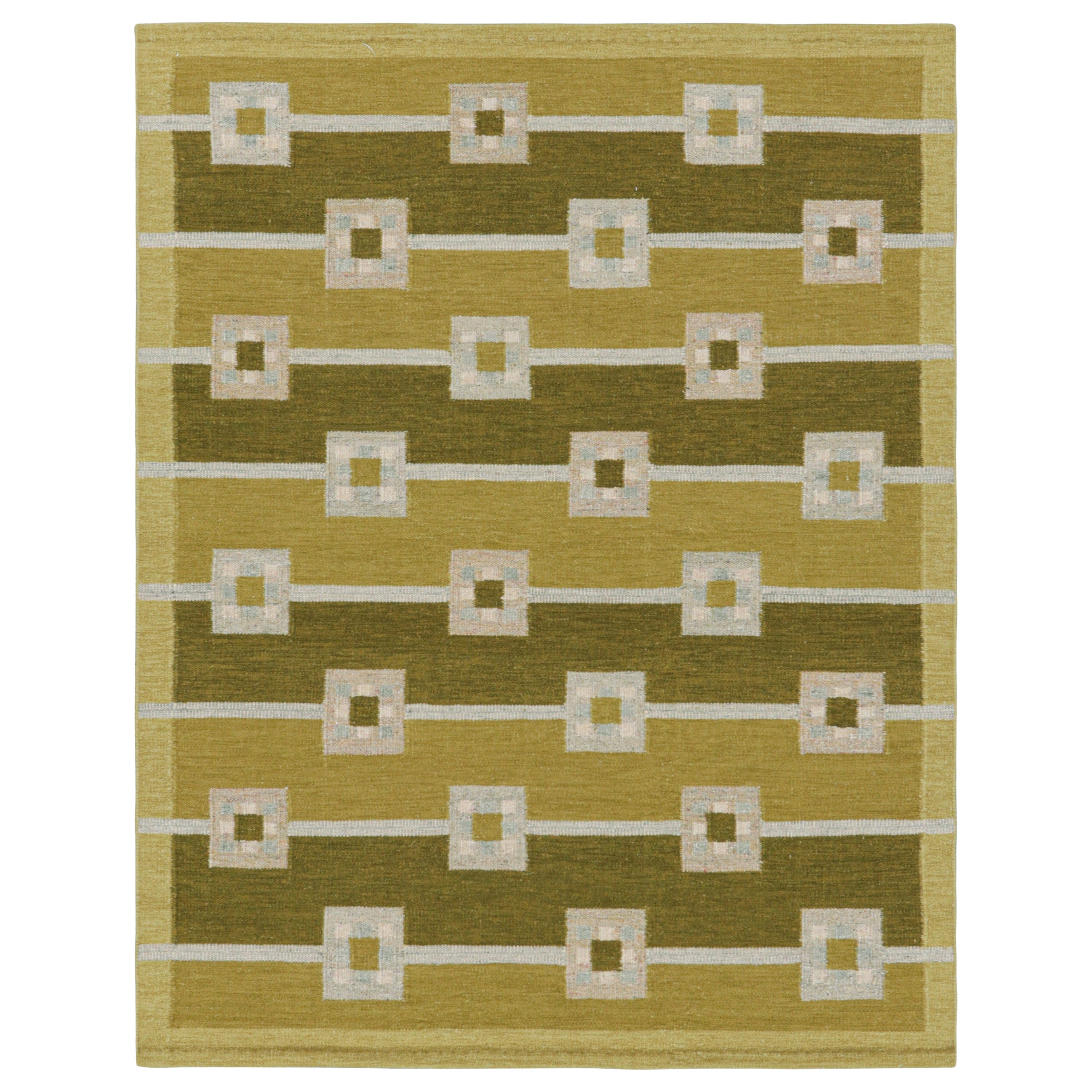 Rug & Kilim's Scandinavian Style Rug In Chartreuse Green with Geometric Patterns (tapis de style scandinave en vert chartreuse avec motifs géométriques) en vente
