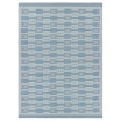 Rug & Kilim's Teppich im skandinavischen Stil mit blauen, geometrischen Mustern