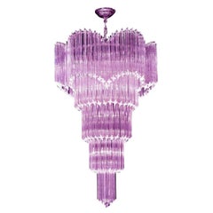 Lampadario a prisma di cristallo Triedi a più livelli, di colore rosa intenso