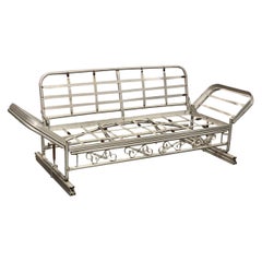 Sofá-cama de aluminio de mediados de siglo para patio/exterior con base ondulada
