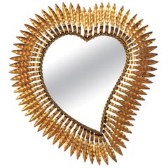 Espejo Sunburst en forma de corazón en hierro dorado, años 50