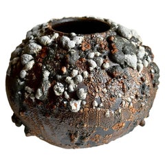 Unico vaso scultoreo Artistics con texture Wabi-Sabi della terra, vaso a forma di luna
