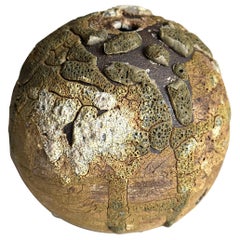 Vaso a bocciolo in ceramica organica moderna e rustica verde lichene