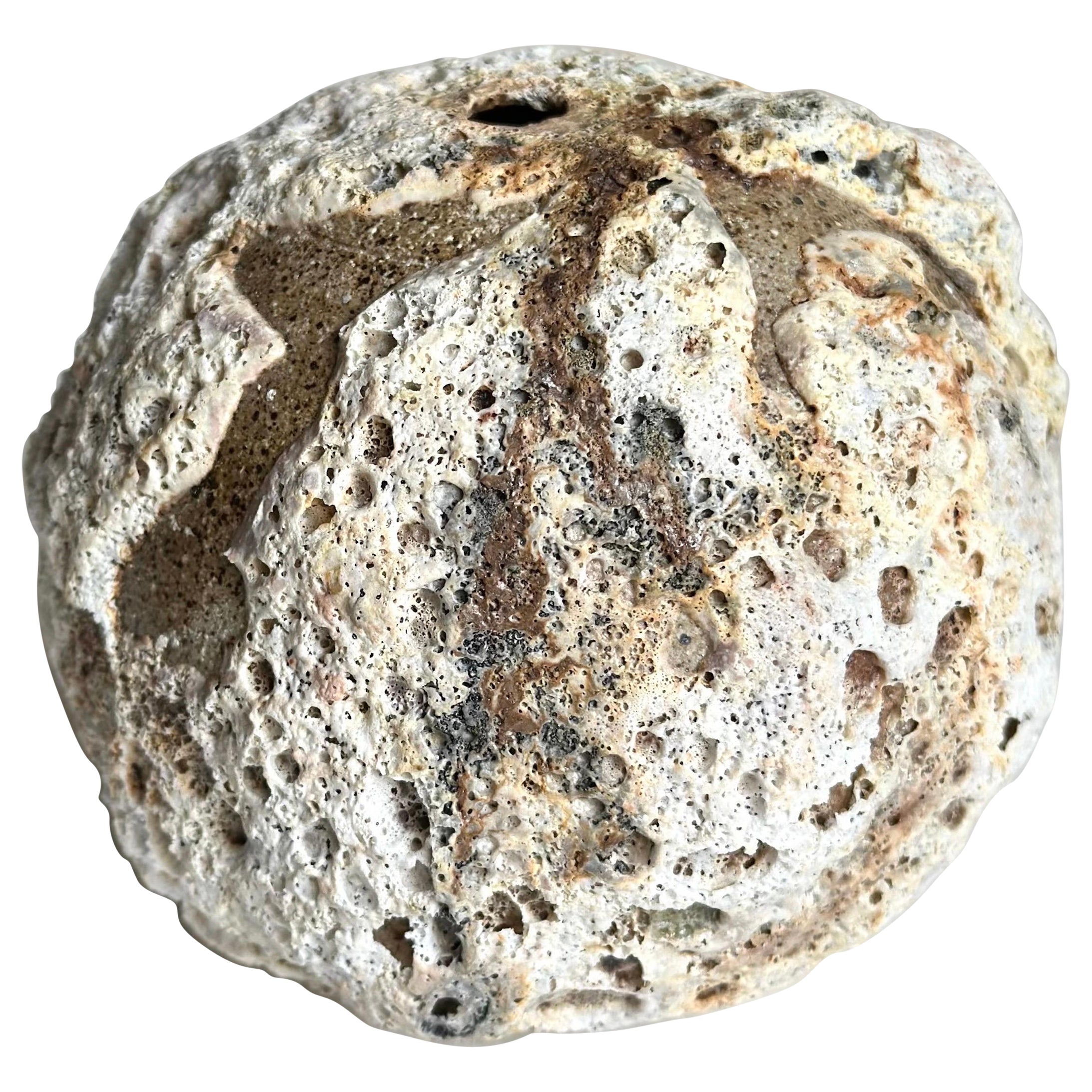Vaso a bocciolo organico rustico con struttura ruvida