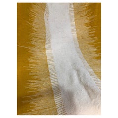 Tappeto tessuto a mano, 100% lana, giallo. Pezzo unico.