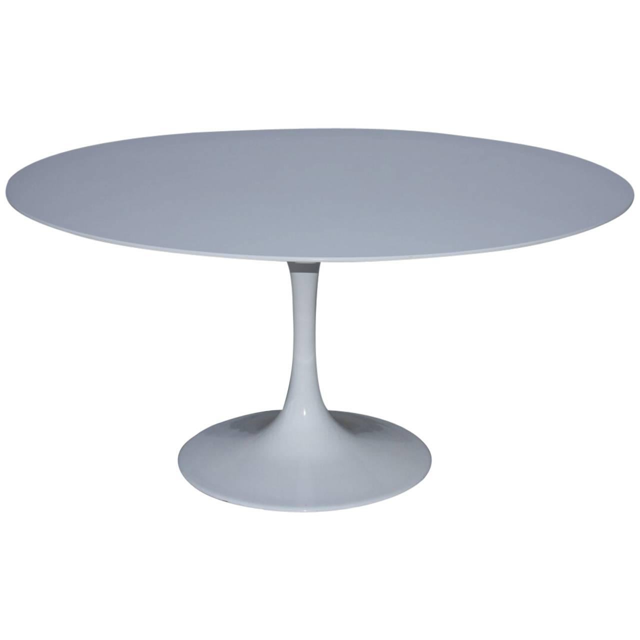 Contemporary High-Gloss White Eero Saarinen Style Tulip Table For Sale