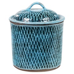 Tarro para galletas con tapa azul de MCM Northern California Pottery by Niels Frederiksen