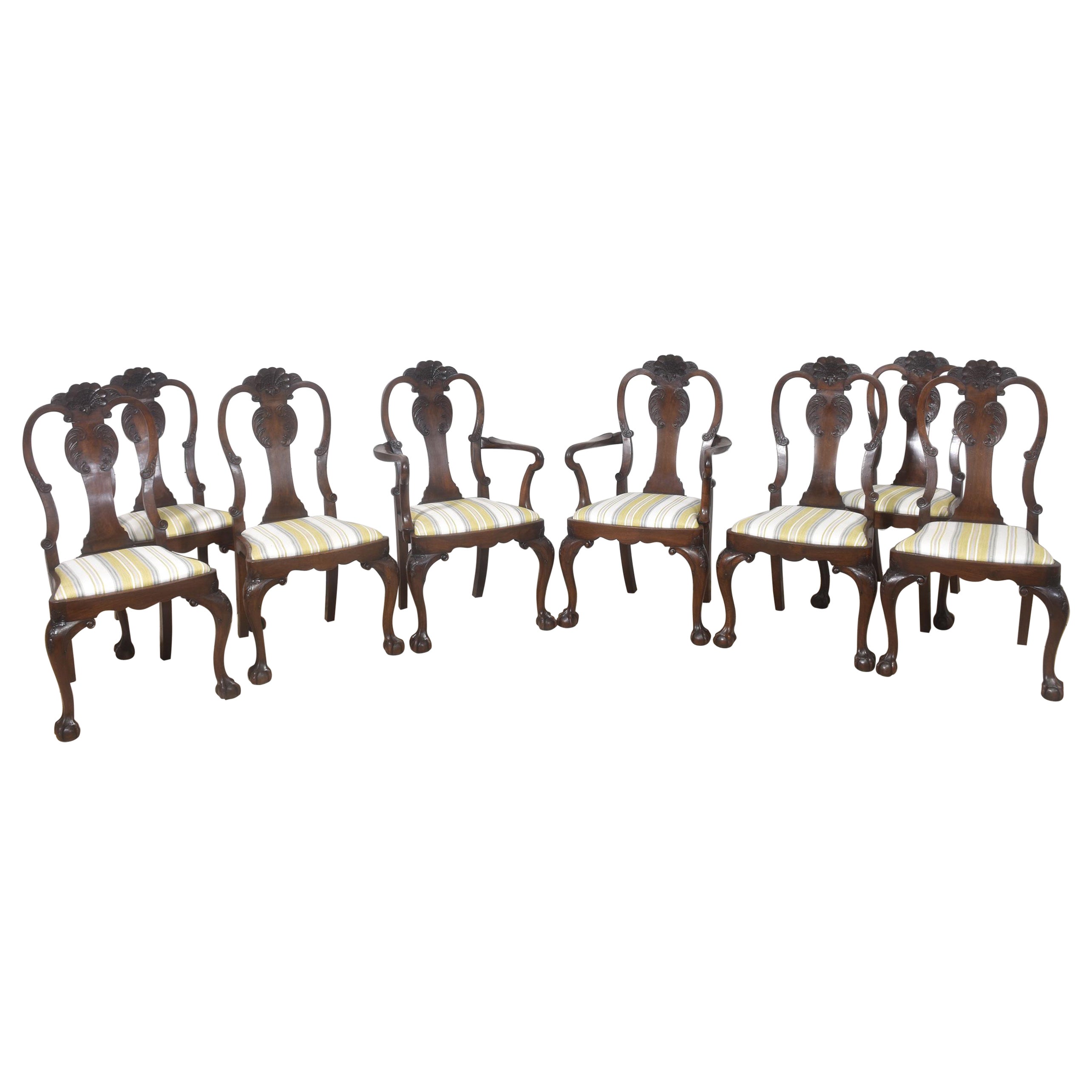 Conjunto de ocho sillas de comedor de nogal
