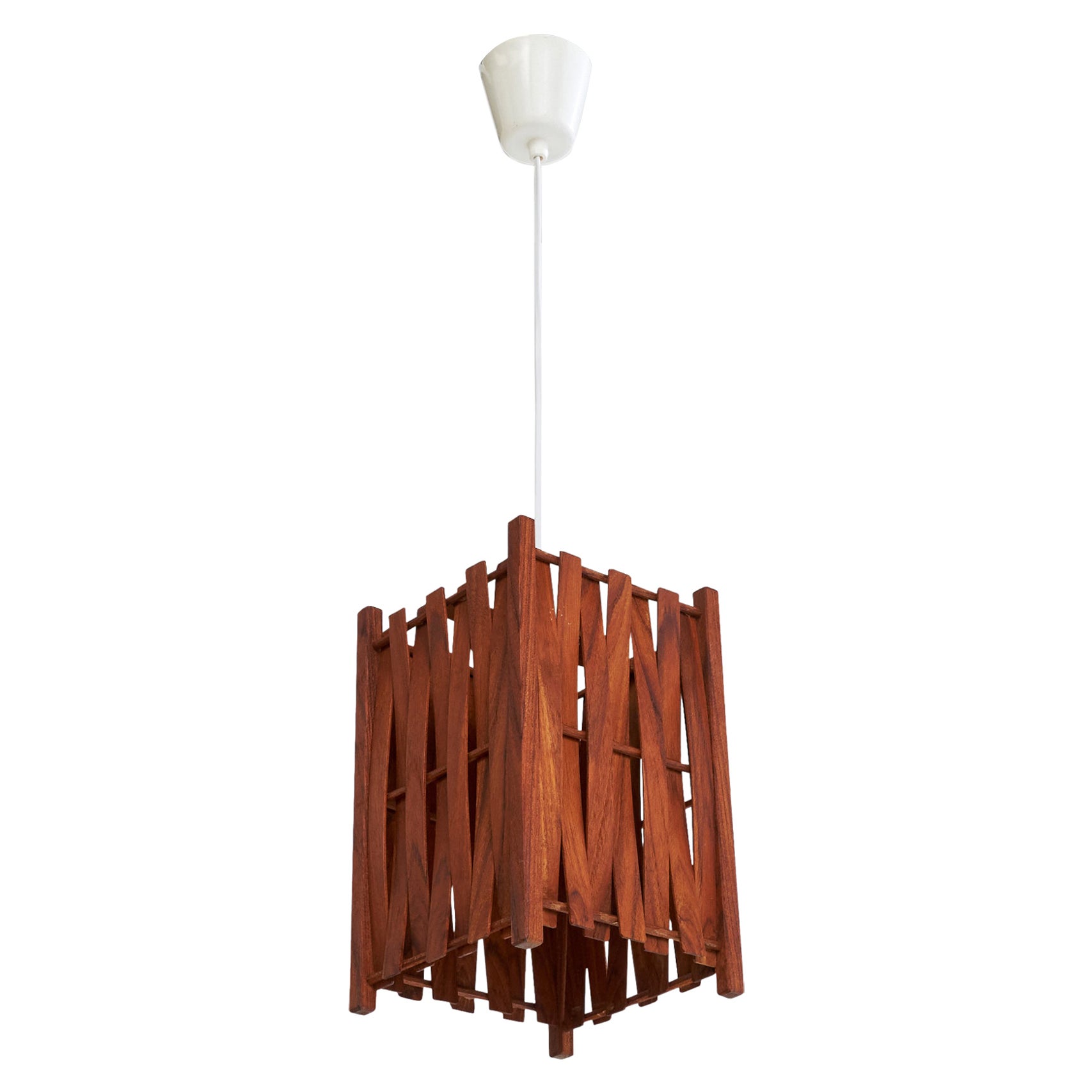 Schwedische Designerin, Pendelleuchte, Kiefernholz, Schweden, 1960er Jahre