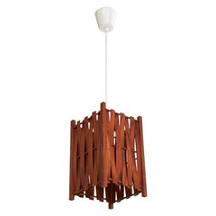 Schwedische Designerin, Pendelleuchte, Kiefernholz, Schweden, 1960er Jahre