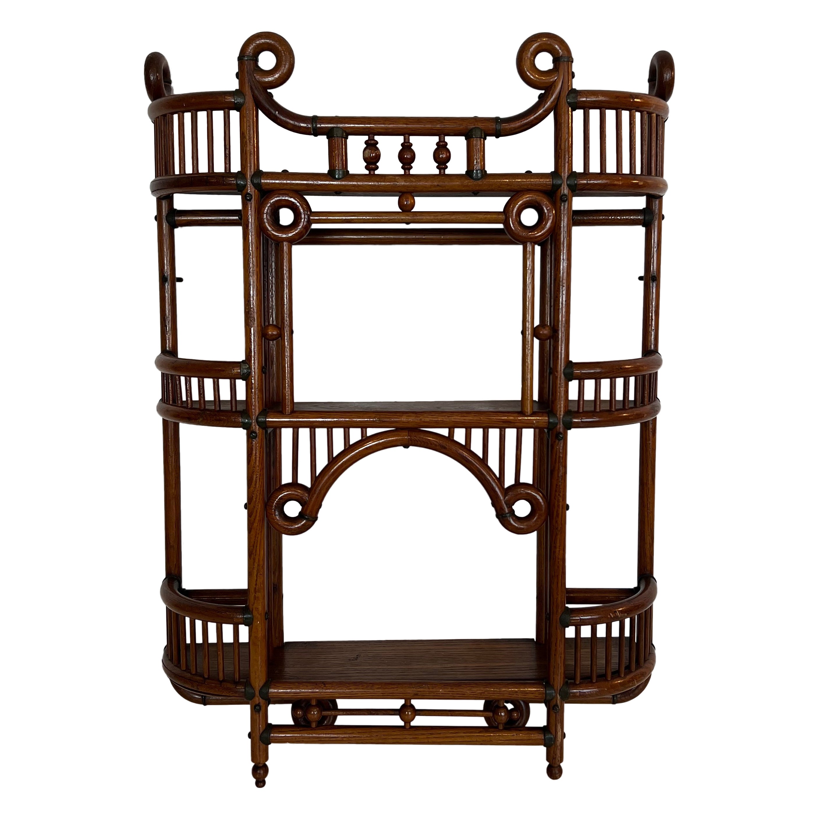 Mensole da parete in Wood Wood e ottone. Arte e Artigianato Lavoro austriaco. Circa 1900