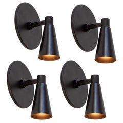 Juego de cuatro apliques Cone 1 de Research.Lighting, negro, por encargo