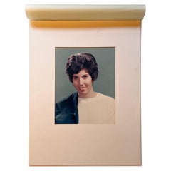 Farbfoto aus den 1970er Jahren: Porträt im Stil von Thomas Ruff - Künstler Unknown