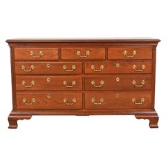 Councill Furniture Georgian Carved Cherry Wood Neun-Schubladen-Kombination, neu lackiert