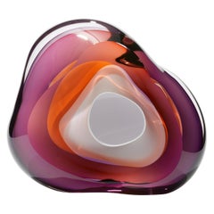 Chromatic Vug in Orange & Lila, amorphe Glasskulptur „Vug“ von Samantha Donaldson