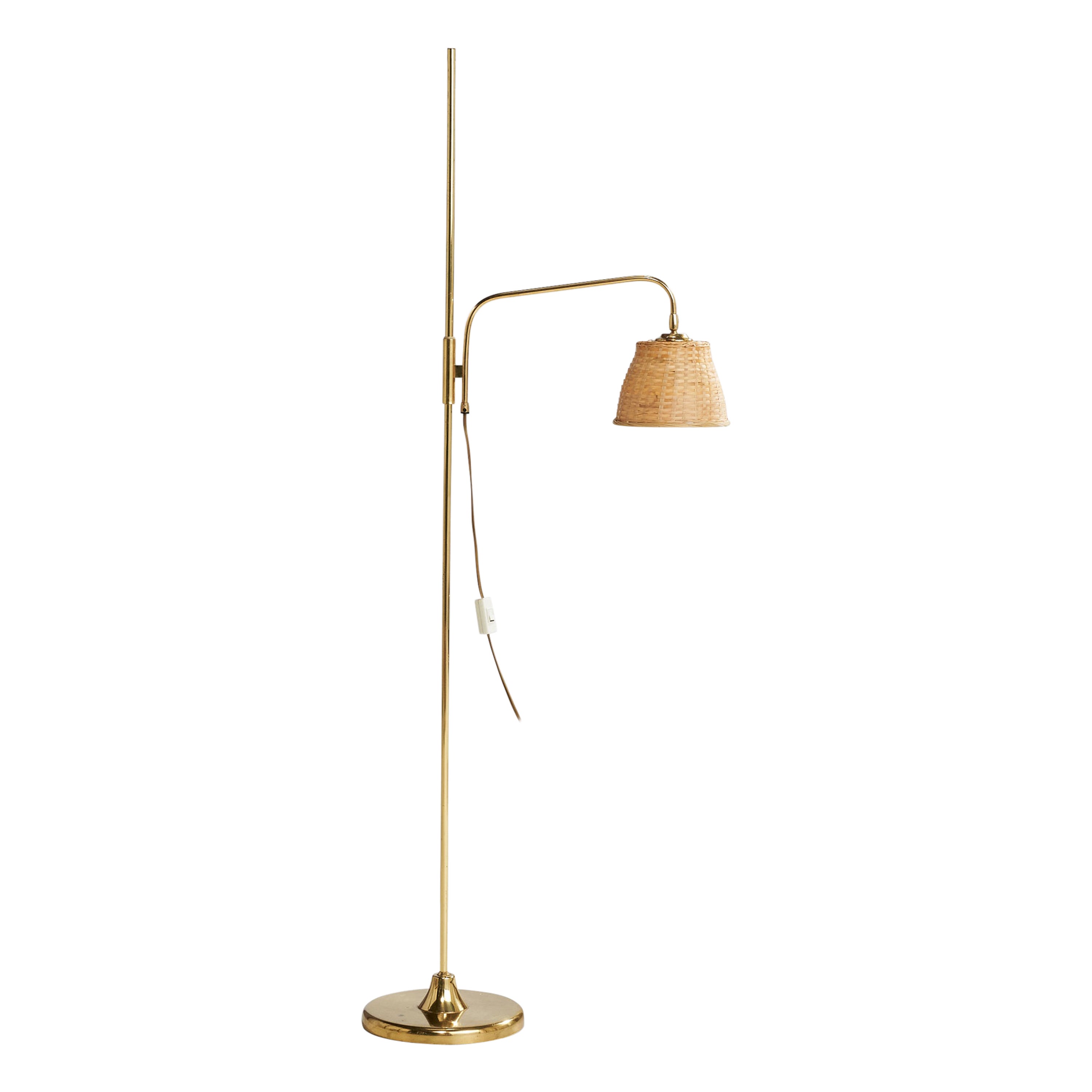 Designer norvégien, lampadaire, laiton, rotin, Norvège, années 1960