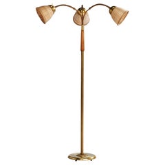 Schwedische Designerin, Stehlampe, Messing, Eiche, Rattan, Schweden, 1940er Jahre