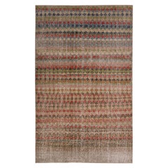 Acento geométrico vintage de mediados de siglo en lana multicolor marrón y verde by Rug & Kilim