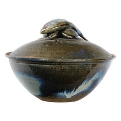 Studio Pottery britannico, Zuppiera con coperchio