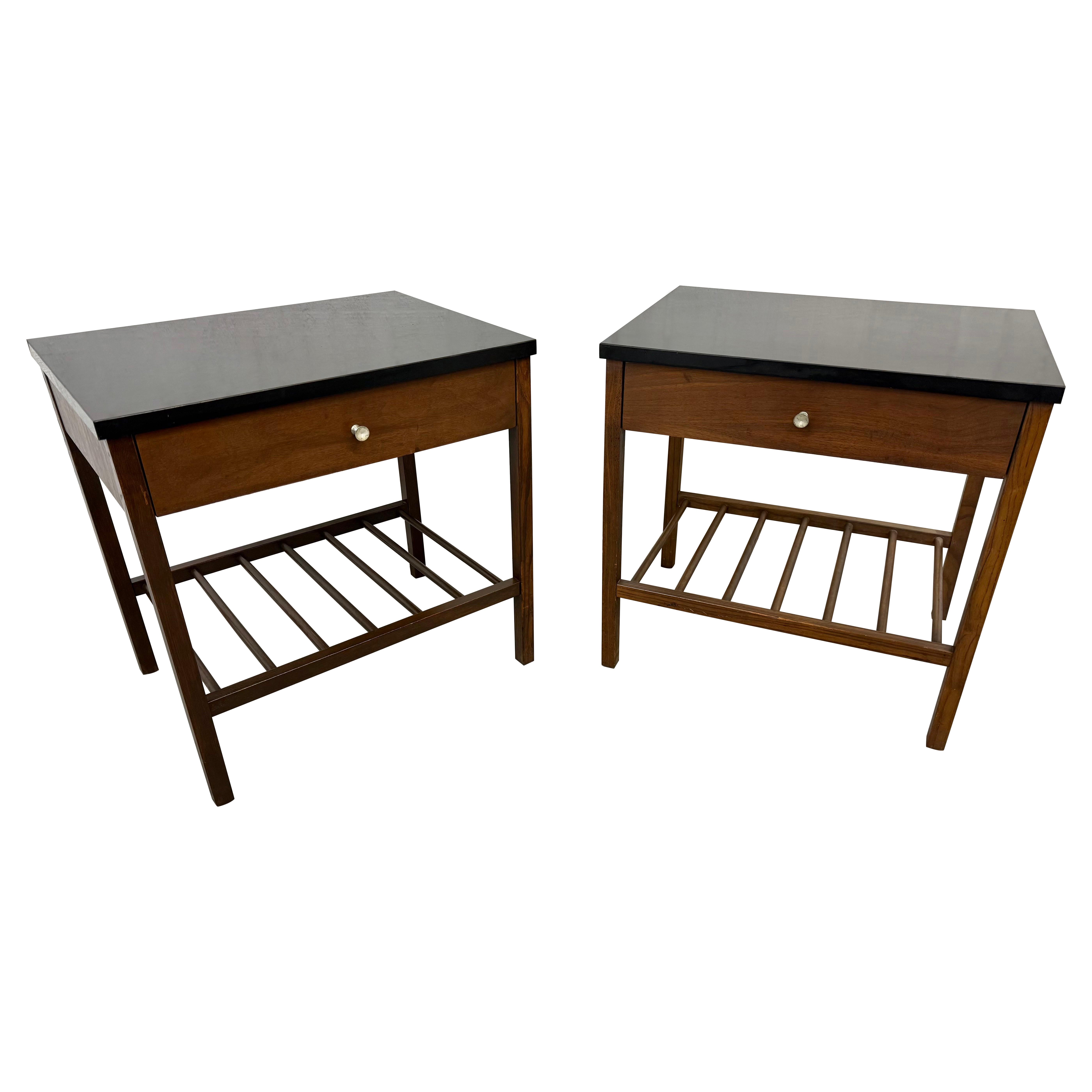 Stanley Nachttische aus Nussbaumholz - 2er-Set, Mitte des Jahrhunderts, Modern